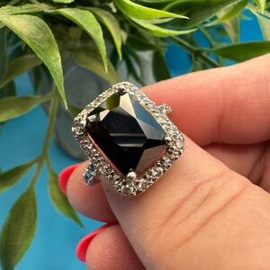Premier Design vintage silver tone ring, EUC. All glass stones, size 6 3/4.